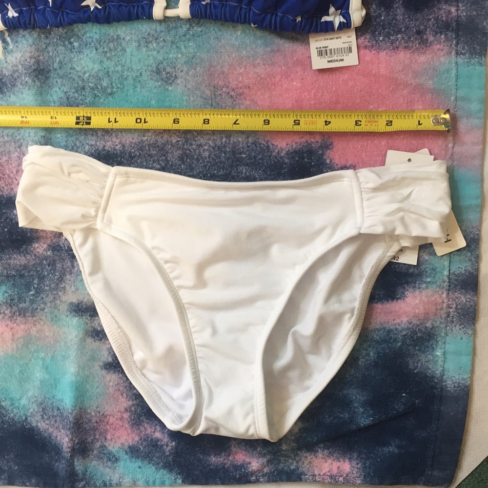 Bikini - Picture 2 of 8